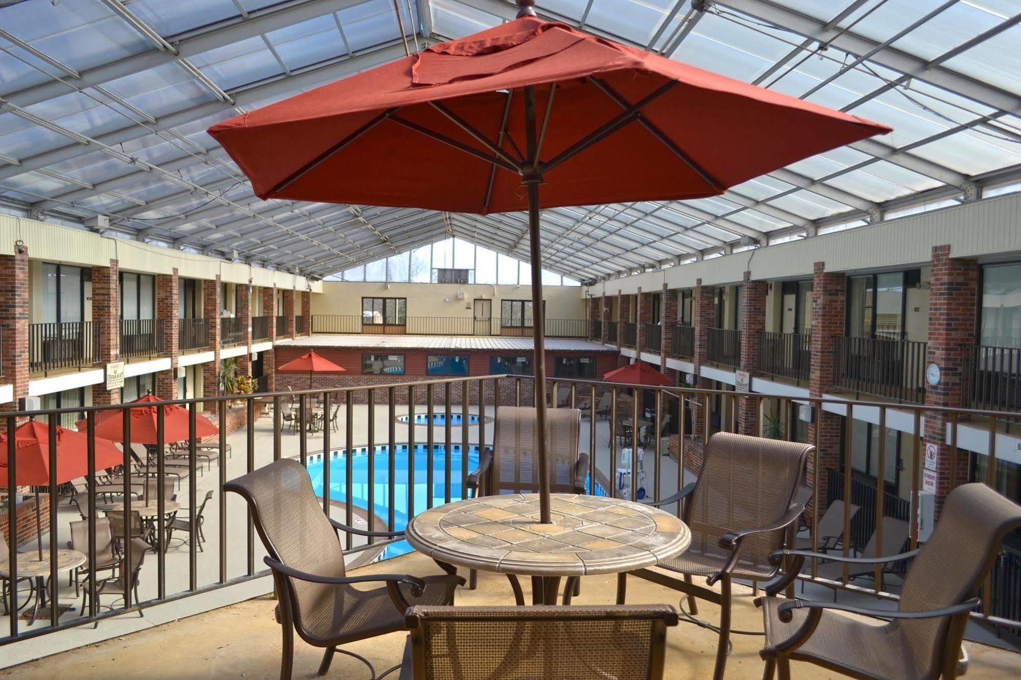Jameson Inn & Suites Bowling Green Exterior photo
